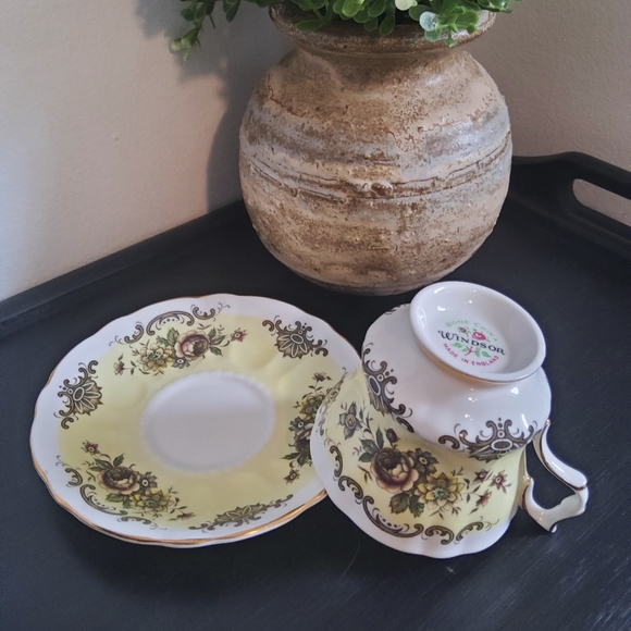 Vintage Windsor tea cup and saucer - Picture 4 of 5